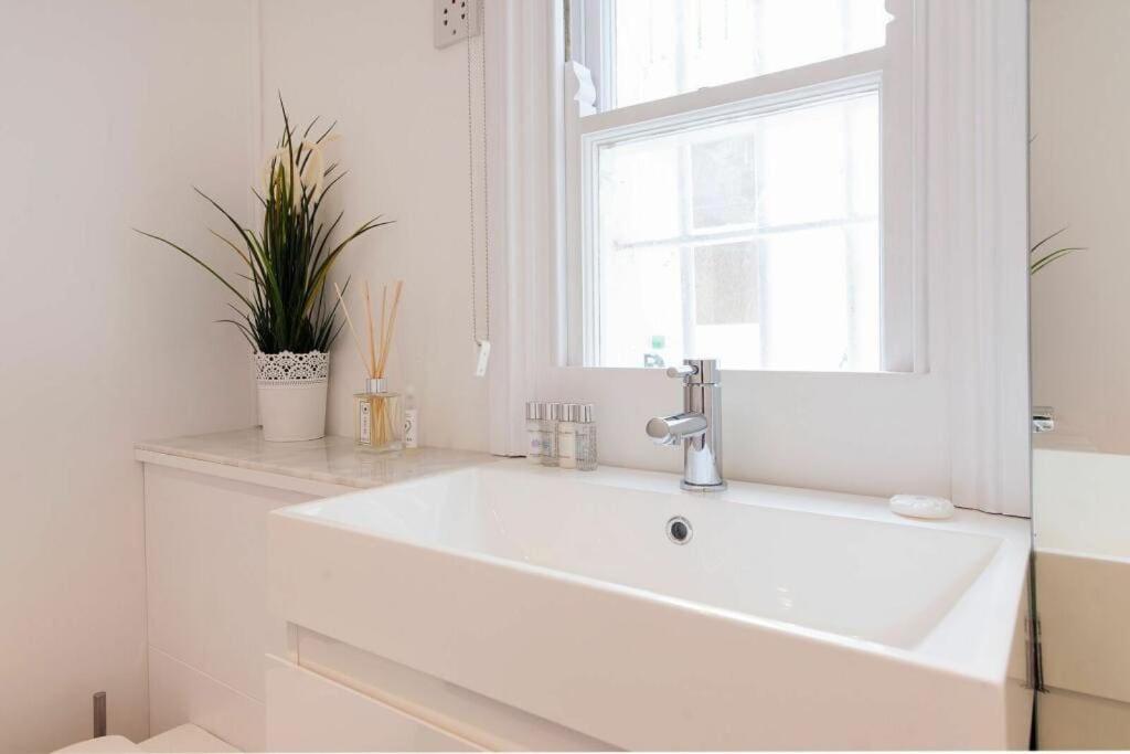 Charming Stylish One-Bedroom Apartment Londra Esterno foto